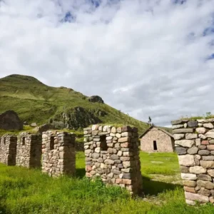 Caminata En El Centro Arqueológico De Uyu Uyu